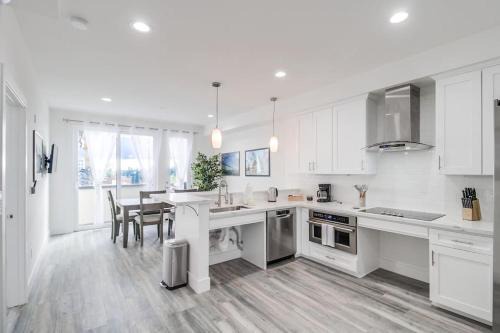 University Heights Apartment | Park Blvd 301 - Modern - Urban Oasis - SPA