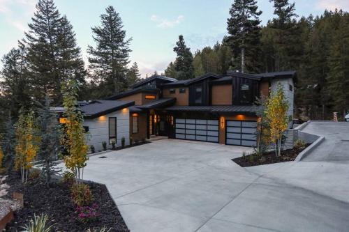 Summit Park Ski Chalet | Park city Pines retreat sleeps 22!
