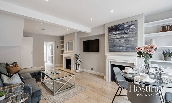 Henley House | Park House, Two Bed Henley Townhouse with Garden