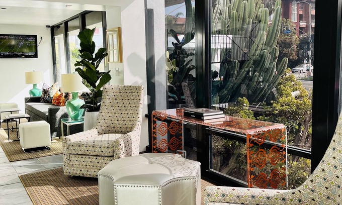 La Brea Hotel | Park Plaza Lodge Hotel