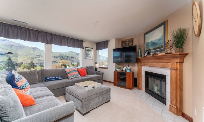 Chelan Condo | Park Pointe C204 - Community Pool/Hot tub