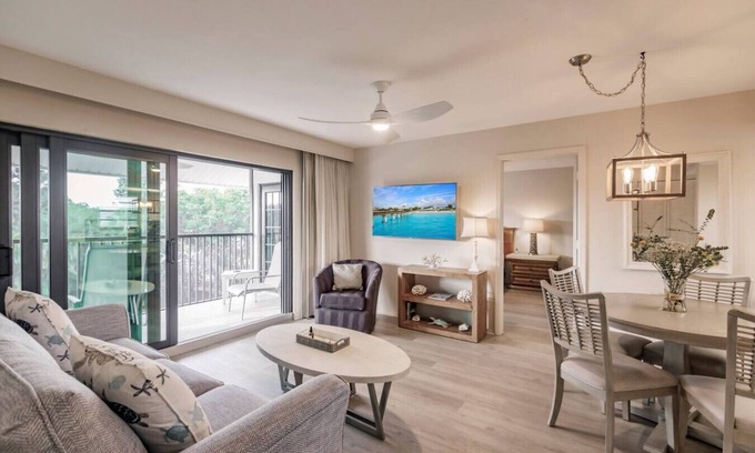 Park Shore Condo | Park Shore Resort Deluxe Condo Top FloorBLDG F#339
