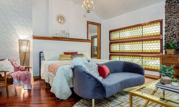 Ithaca Apartment | Park Suite: Luxury, artistically decorated suite with garden tub