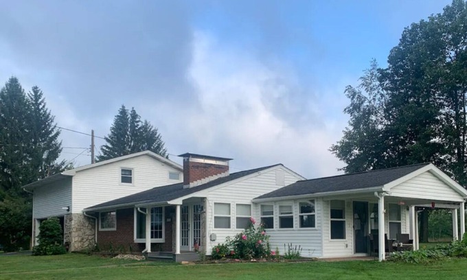 Brookville House | Parkers Stay and Play is steps from the Pinecrest Country Club.