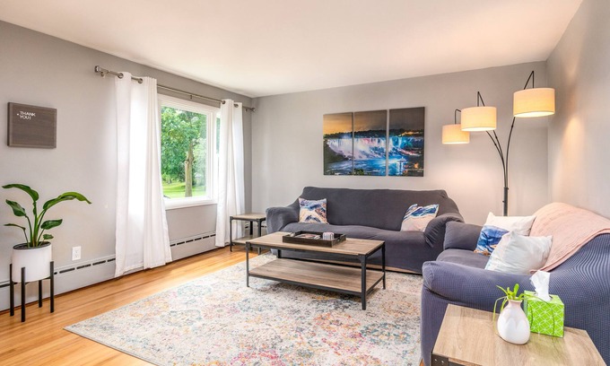 Niagara Falls House | Parkside Estate, Niagara Falls, USA + Free Parking
