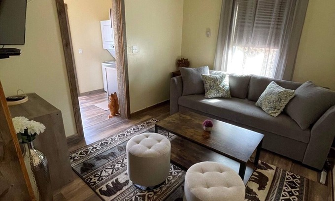 Gardiner Apartment | ParkWay Yellowstone Guest House Apartment #3