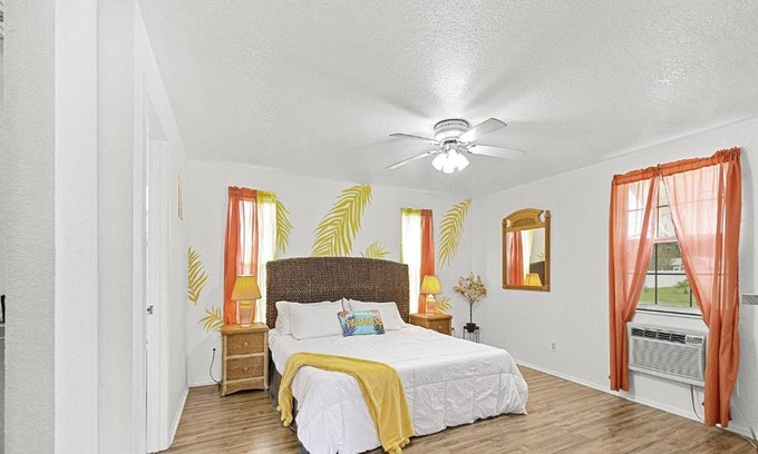 Harbour Heights House | Parrot Paradise