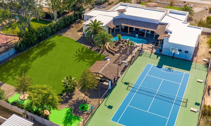 La Tierra Estates House | PARSONS VILLAS - Casa Palacio | 8BR/9BA Mansion w/Pool, Spa, Water Slide & Tennis Court!