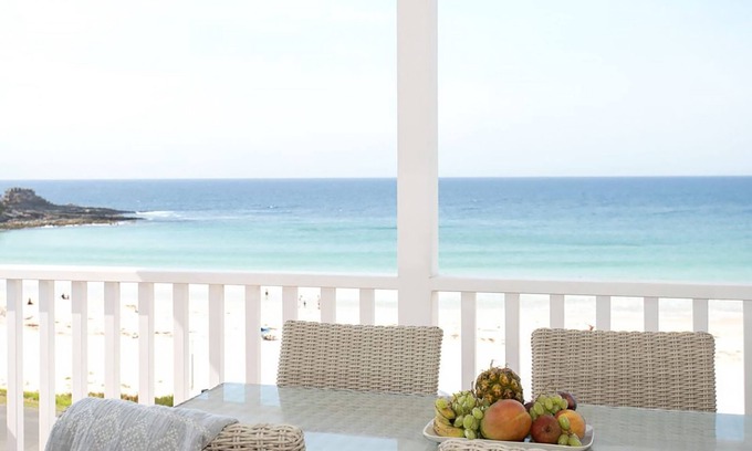 Mollymook Beach House | Pas Beach House Apartment 1