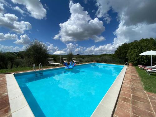 San Giovanni d'Asso Villa | Pasqui Villas Tribbio villa con piscina vista WiFi vicino al paese