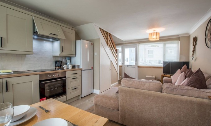 Pembroke House | Pass the Keys | 2 Bedroom chalet Fully equipped with Parking WiFi
