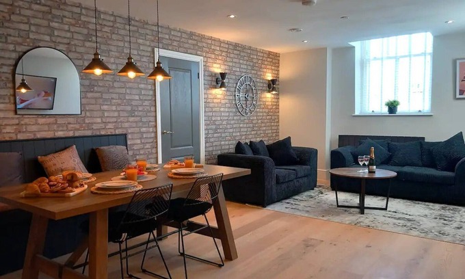 Bont Newydd Apartment | Pass the Keys | Apartment 2 Old Conservative Club in Historic Town