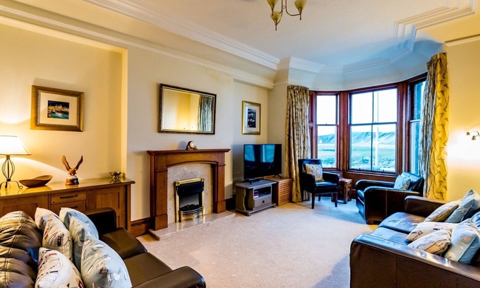 Earlsferry House | Pass the Keys | Beaufort House looking onto Golf Course