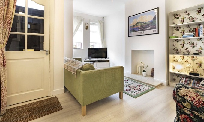 Queens Quarter House | Pass the Keys | Beautiful 2BR Home w Lovely Garden Beside Cafes
