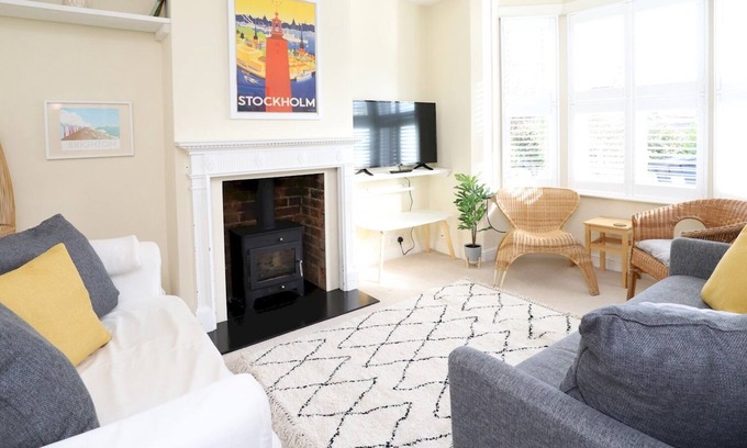 Littlemore House | Pass the Keys | Beautiful Victorian 3 Bed Townhouse