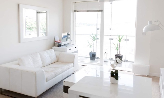North West Apartment | Pass the Keys | Bright, Modern 1bedroom Apartment Glasgow Harbour