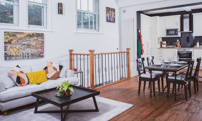 Maidstone Apartment | Pass the Keys | Cosy and Spacious Flat for 4