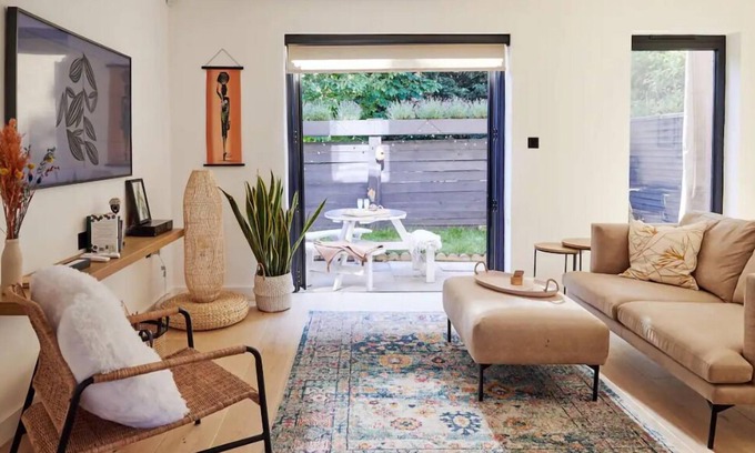 Wapping House | Pass the Keys | Designer 2 Storey Garden House