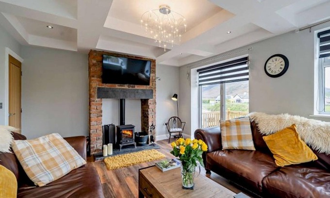 Silecroft House | Pass the Keys | Luxury Cottage with Hot Tub near Secluded Beach