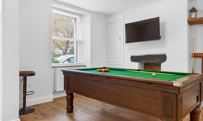 Newland Near Ulverston House | Pass the Keys | Lovely 2 Bed With Pool Table | Ulverston