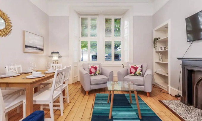 Leith Apartment | Pass The Keys | Main Door 3 Bed Apartment with Free Parking