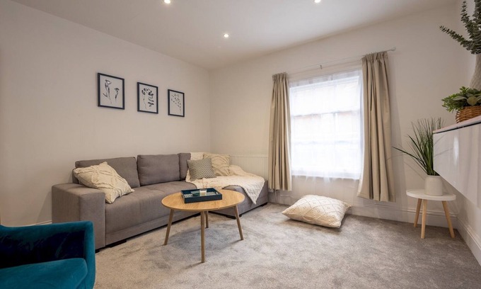 Madeley Apartment | Pass the Keys | Modern Apartment with Terrace