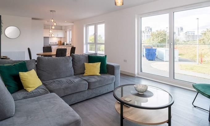 Newhaven Apartment | Pass the Keys | Modern 3Bed Flat with Free Parking and Stunning Views