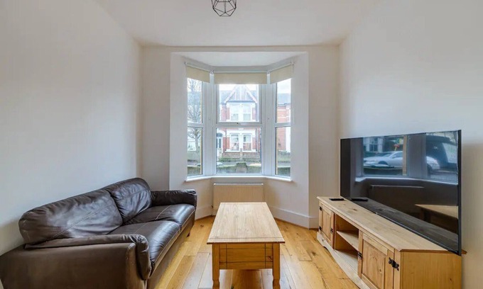 Stratford House | Pass the Keys | Modern Simplicity 10mins from Westfield, Stratford