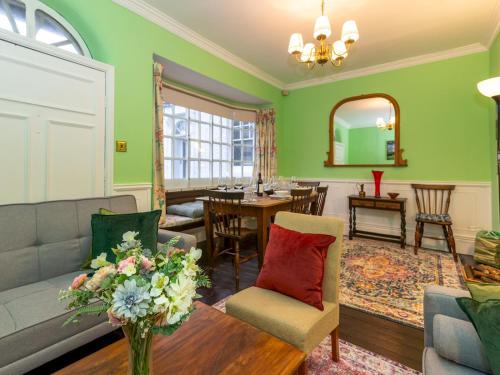 Church Stretton House | Pass the Keys Spacious home sleeps 9 - walker cyclist retreat