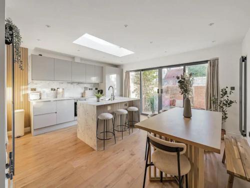Oxford House | Pass the Keys Stunning 5 Bedroom Home Central Oxford