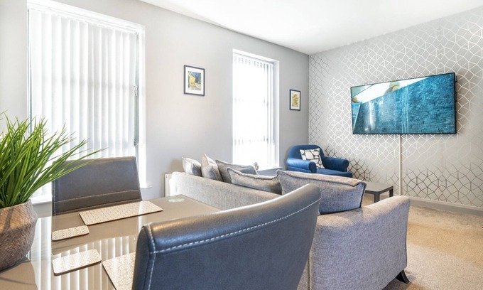 Belfast Apartment | Pass the Keys | Stunning 2BR Duplex w Bars Cafes Parks Nearby