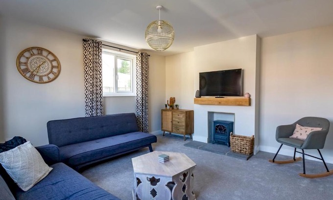 Bridgwater House | Pass the Keys Stunning 3 Bedroom Home with Free Parking