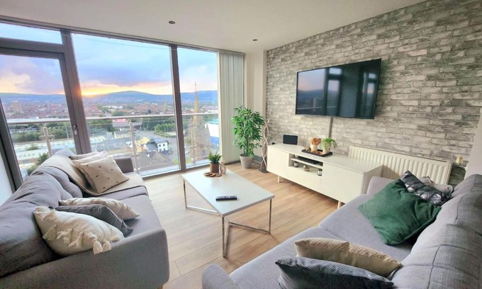 Belfast Apartment | Pass the Keys Stunning Penthouse with Balcony Sunset Views