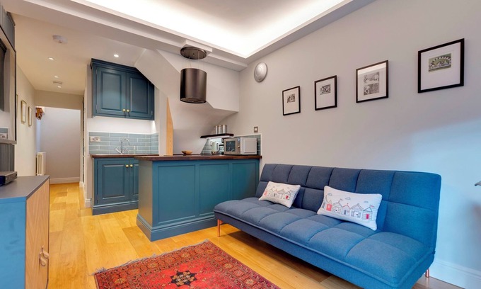 Cambridge House | Pass the Keys | Stylish and Modern Apartment| Free Parking