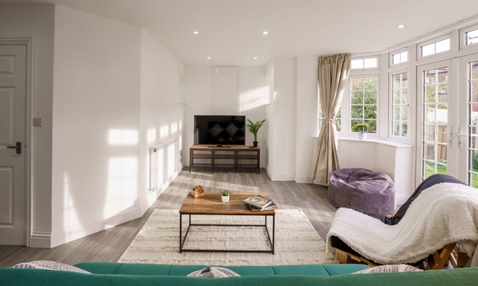 Barnhill House | Pass the Keys | Stylish Home in Wembley Park
