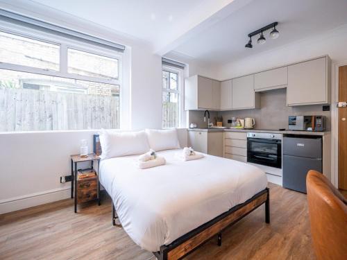 Waddon Apartment | Pass the Keys The Nest Studio - Stylish Central Croydon Retreat