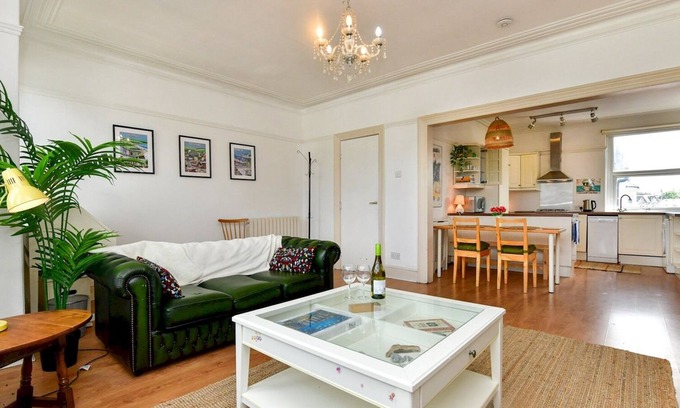 Pontcanna Apartment | Pass the Keys | Two Bed Apartment with a View