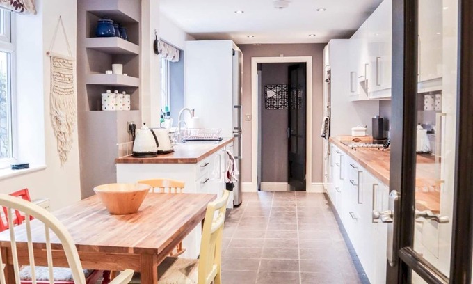 Stratford House | Pass the Keys | Your London Base with Garden