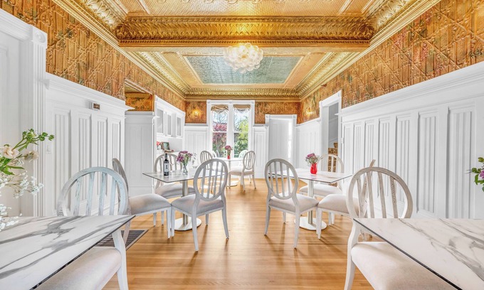 Napa Bed & Breakfast | Patio Retreat Suite with private outdoor space at downtown Napa Bed & Breakfast