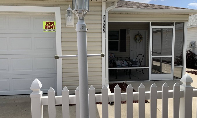 The Villages House | PATIO VILLA W 4 PERSON GOLF CART 1M TO BROWNWOOD SQ-NO XTRA GUEST FEES