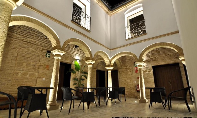 La Trinidad-San Juan y Todos los Santos House | Patios del Orfebre