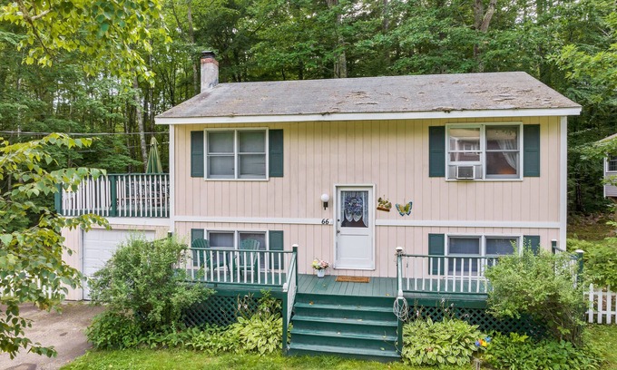 Meredith House | Patrician Shores Winnipesaukee Water Access Home Sleep 10