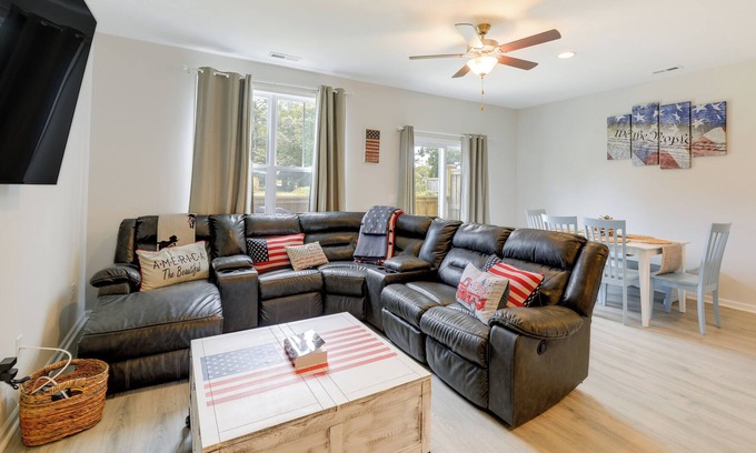Hampstead House | Patriotic Hampstead Retreat w/ Patio & Grill!