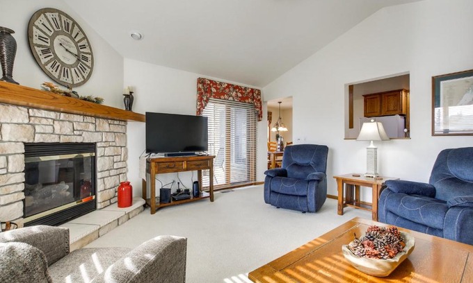 Egg Harbor Apartment | Patties Other Place - Indoor Pool Access!