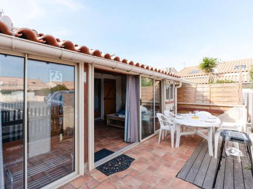 Les Ayguades Villa | Pavillon Climatisé T2 Mezzanine à 150m de la Plage - 5 Pers, Parking, Animaux Acceptés - FR-1-409-250