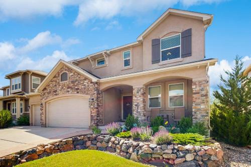 Wolf Ranch House | Paw and Peak Lodge