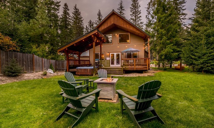 Leavenworth House | Paws in the Mountain-Hot Tub, Fenced Yard, Dogs