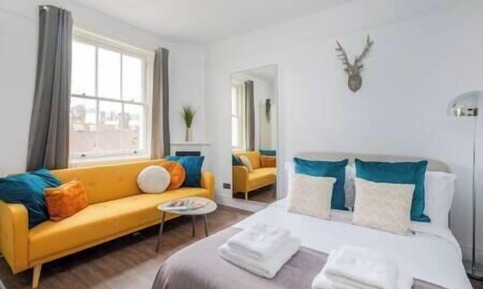 Holland Park Apartment | PBC | Modern Studio Apartment in Paddington DT9