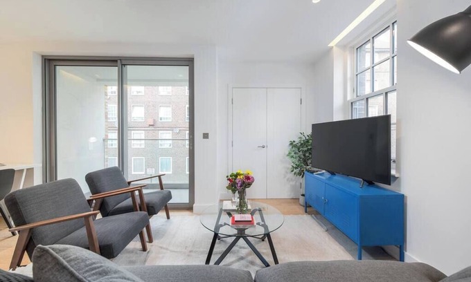 Norland Apartment | PBC | Two Bedroom Apartment with Balcony