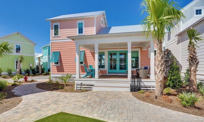 Panama City Beach Cottage | PCB 'Margaritas & Parrots in Paradise' Bungalow
